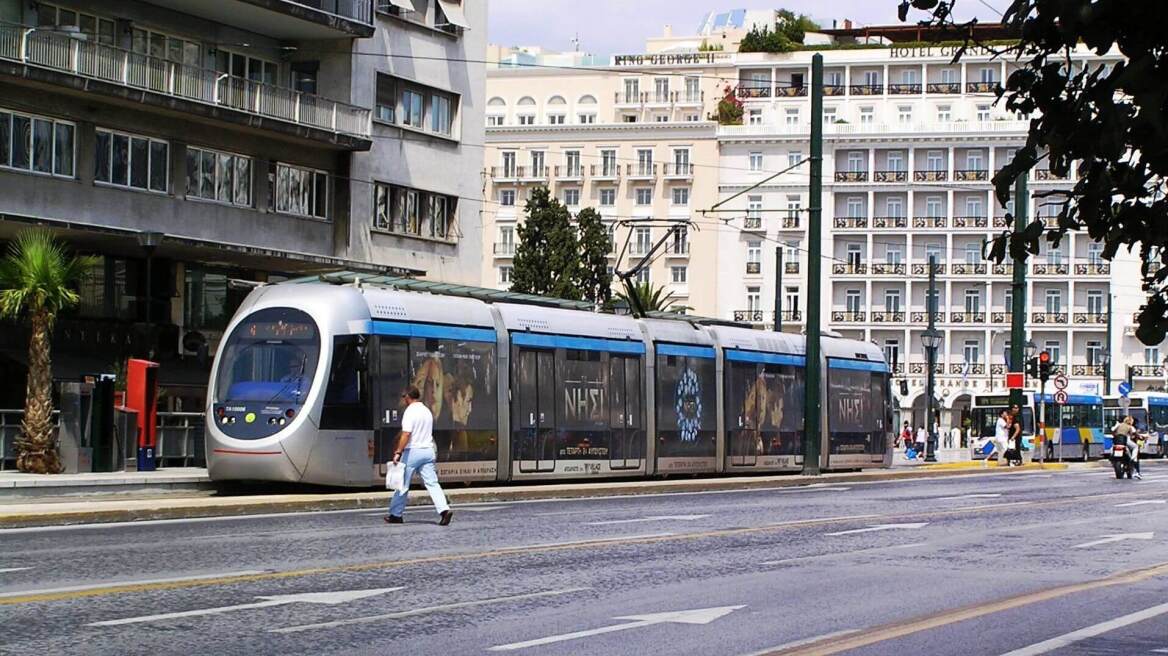 Ξεκινούν οι εργασίες για την αποκατάσταση της γραμμής του τραμ έως το Σύνταγμα