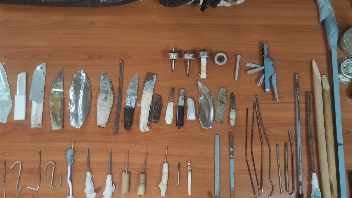 Φυλακές Τρικάλων: Ναρκωτικά, αυτοσχέδια όπλα και αποστακτήρες αλκοόλ στα κελιά 