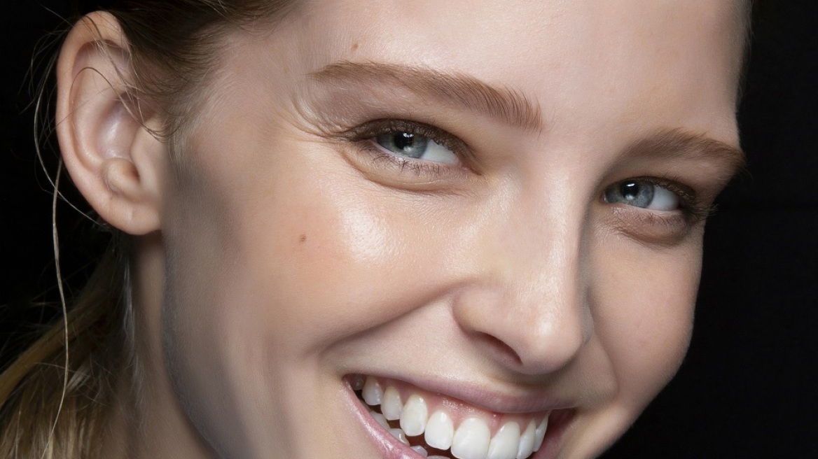 Βιταμίνη C: Tο πιο έξυπνο συστατικό για λαμπερή επιδερμίδα