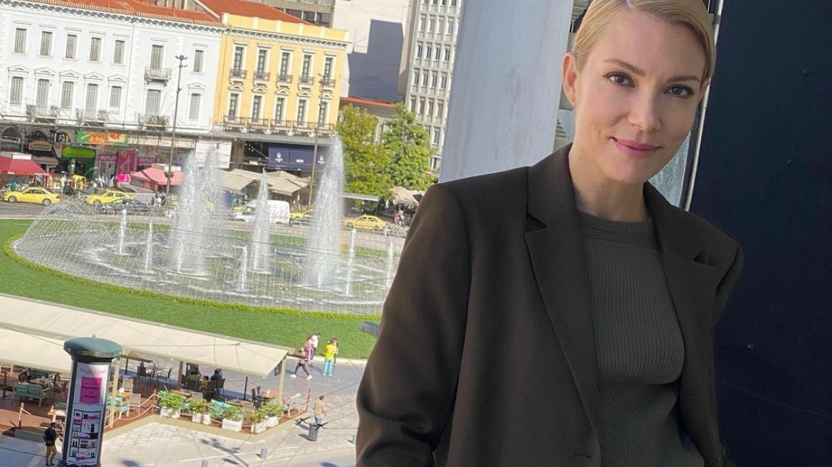 Η Βίκυ Καγιά δημοσίευσε φωτογραφία από το 1997 όταν έκανε «φραουλί» τα μαλλιά της και αγόρασε το πρώτο της σπίτι