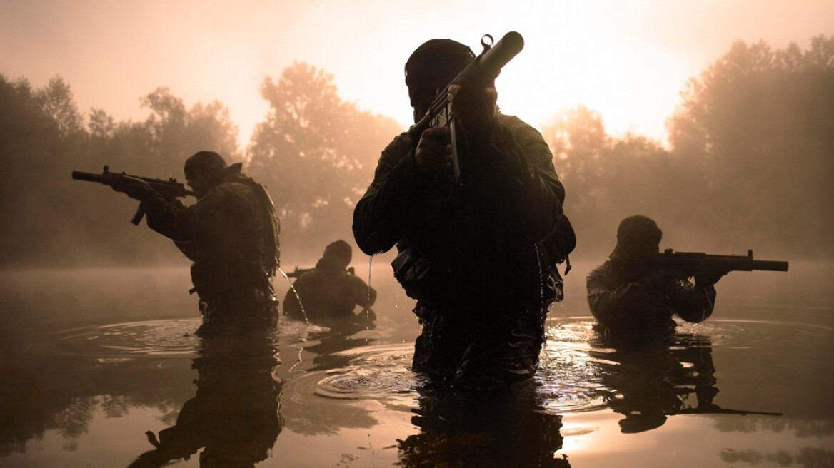 SBS: Τα «φαντάσματα του νερού» που εισέβαλλαν στο ελληνικό δεξαμενόπλοιο