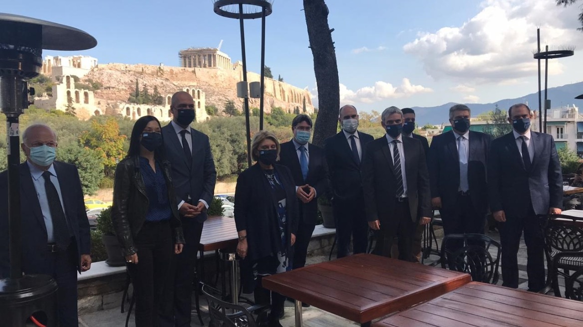 Συνάντηση του Ισραηλινού υπουργού Οφίρ Ακούνις με νέους βουλευτές, με φόντο την Ακρόπολη (Φωτογραφίες)
