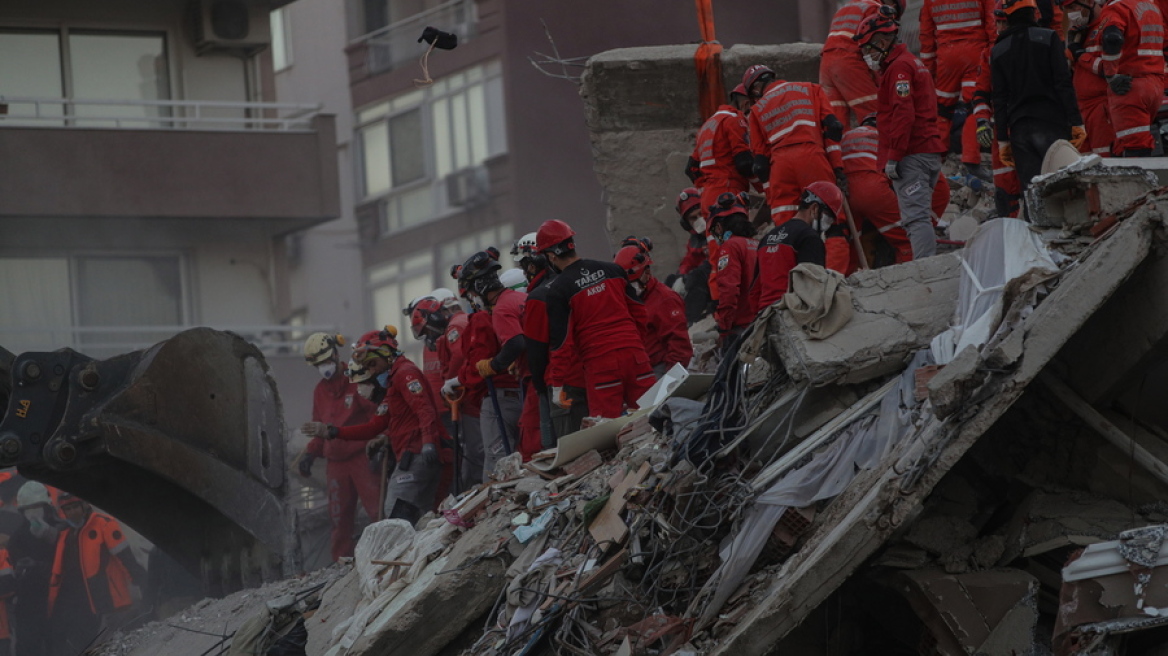 Σεισμός - Τουρκία: Στους 58 οι νεκροί - Διασώθηκε 70χρονος που έμεινε 33 ώρες κάτω από τα ερείπια