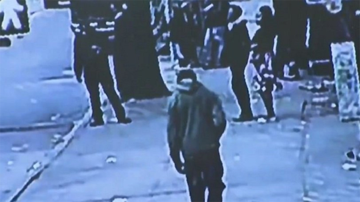 Άνδρας έπεσε σε τρύπα γεμάτη αρουραίους και δεν φώναξε για βοήθεια για να μην μπουν στο στόμα του (vid)