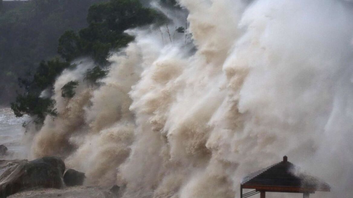 Φιλιππίνες: Τουλάχιστον 16 νεκροί από το πέρασμα του τυφώνα «Γκόνι» 