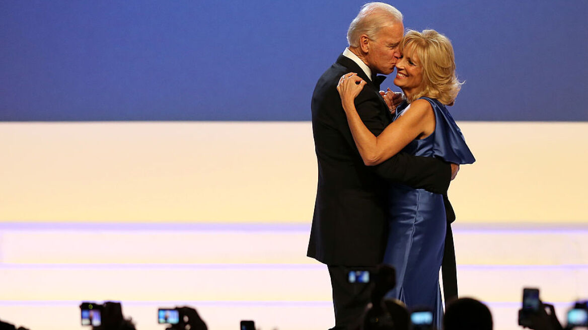 Joe και Jill Biden: Το love story του υποψήφιου προεδρικού ζεύγους των Η.Π.Α ξεκίνησε από ένα απροειδοποίητο τηλεφώνημα