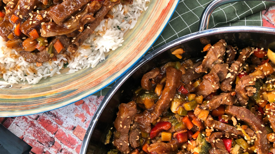Γλυκόξινο μοσχάρι με λαχανικά και ρύζι