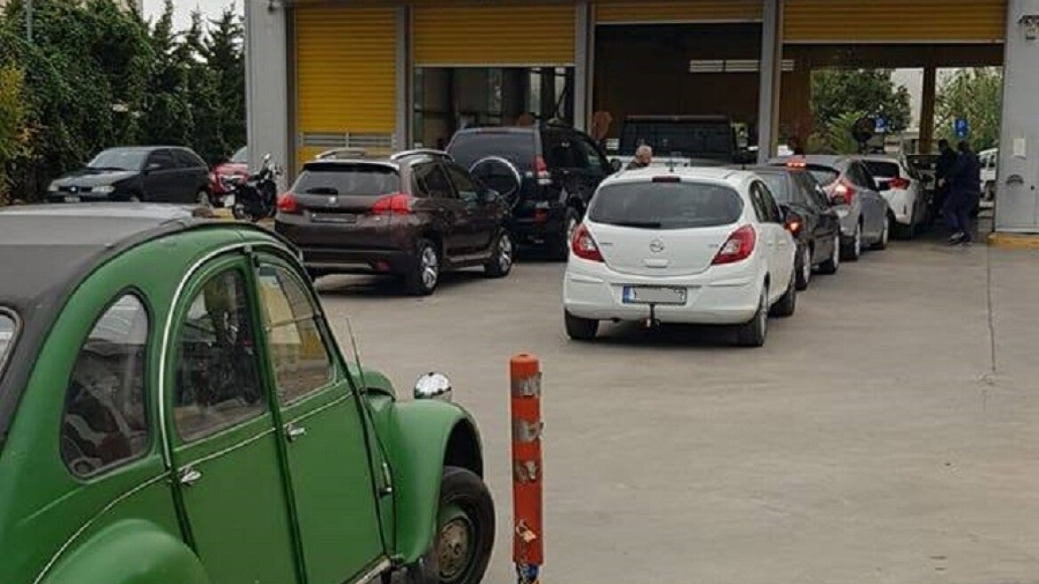 Συμβαίνει τώρα: Χαμός και στα ΚΤΕΟ...