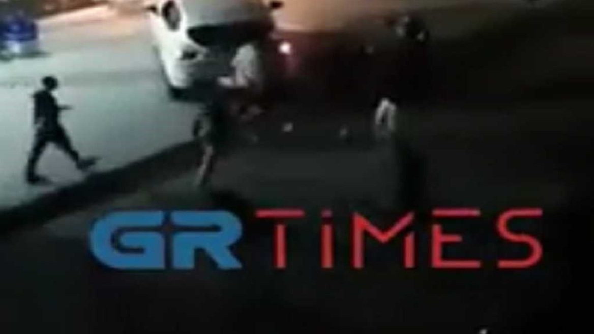 Δείτε βίντεο: Άγρια συμπλοκή οπαδών στη Θεσσαλονίκη