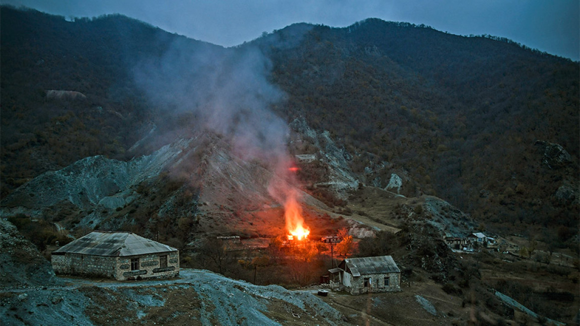 Ναγκόρνο Καραμπάχ: Καμένη γη μετά τη συμφωνία- Οι κερδισμένοι και οι χαμένοι