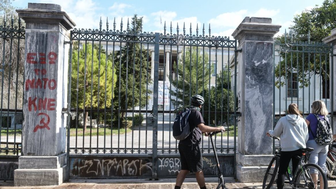 Πολυτεχνείο: Η πρώην πρόεδρος της Ένωσης Διοικητικών Δικαστών τάσσεται υπέρ του εορτασμού της επετείου