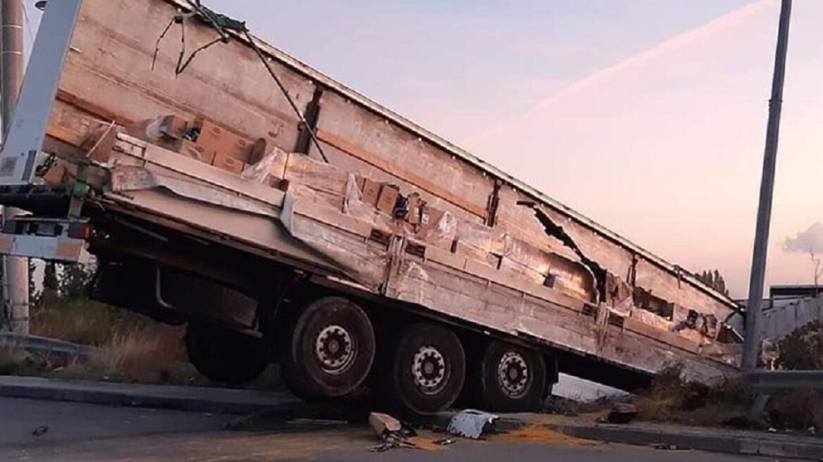 Ελλάδα: Πως τα ασυντήρητα στηθαία ασφαλείας σκοτώνουν...