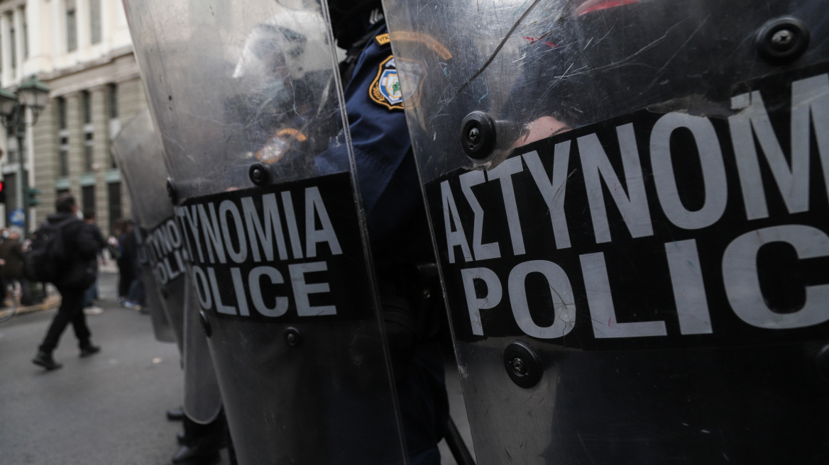 Πέντε συλλήψεις για επιθέσεις σε βάρος αστυνομικών στα Σεπόλια