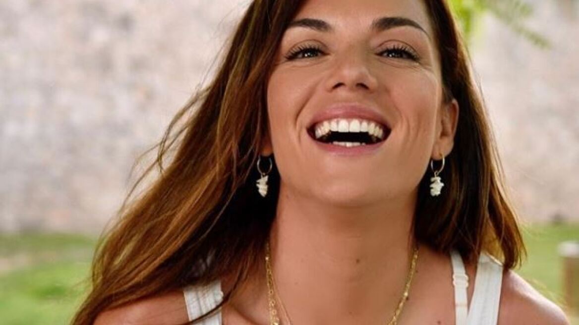 Η Βάσω Λασκαράκη στόλισε δέντρο για την… κόρη της