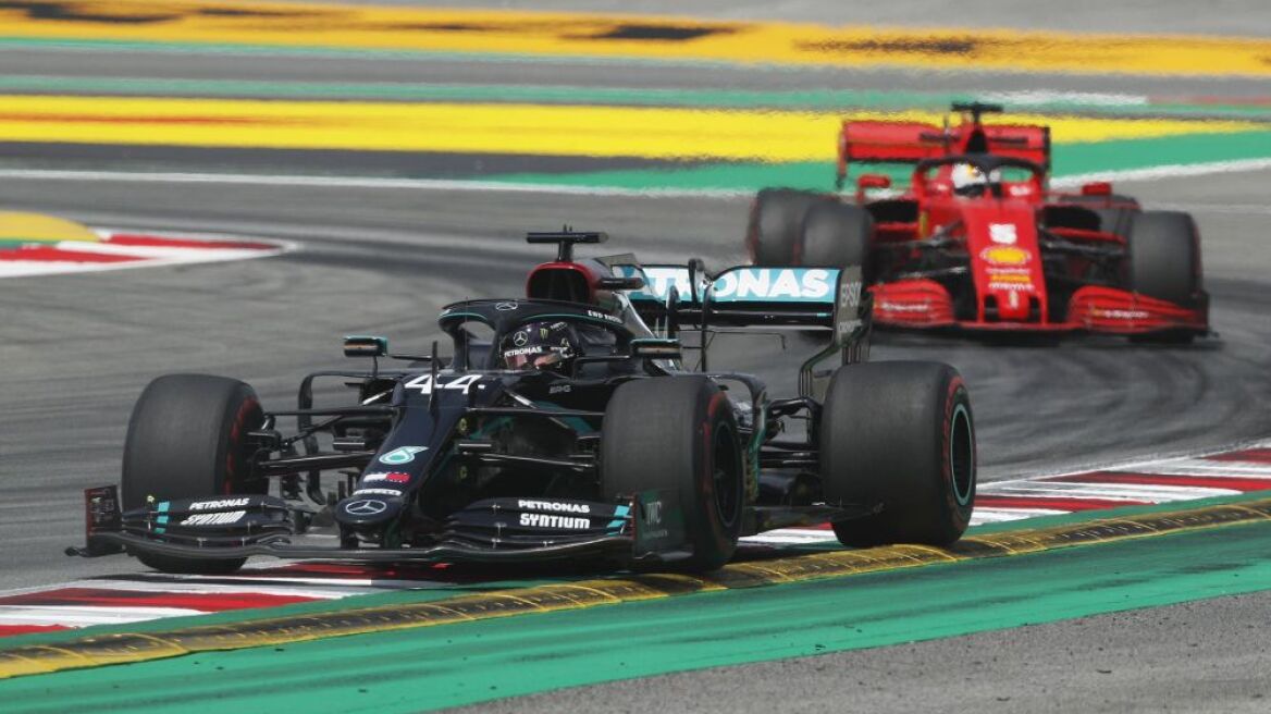 Ο Hamilton τα έλεγε με την Ferrari...