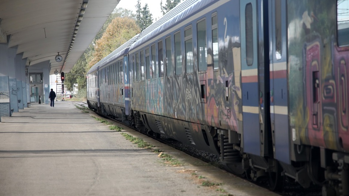 Κορωνοϊός: Ετοιμάζεται η αμαξοστοιχία που θα μεταφέρει ασθενείς από τη Θεσσαλονίκη 