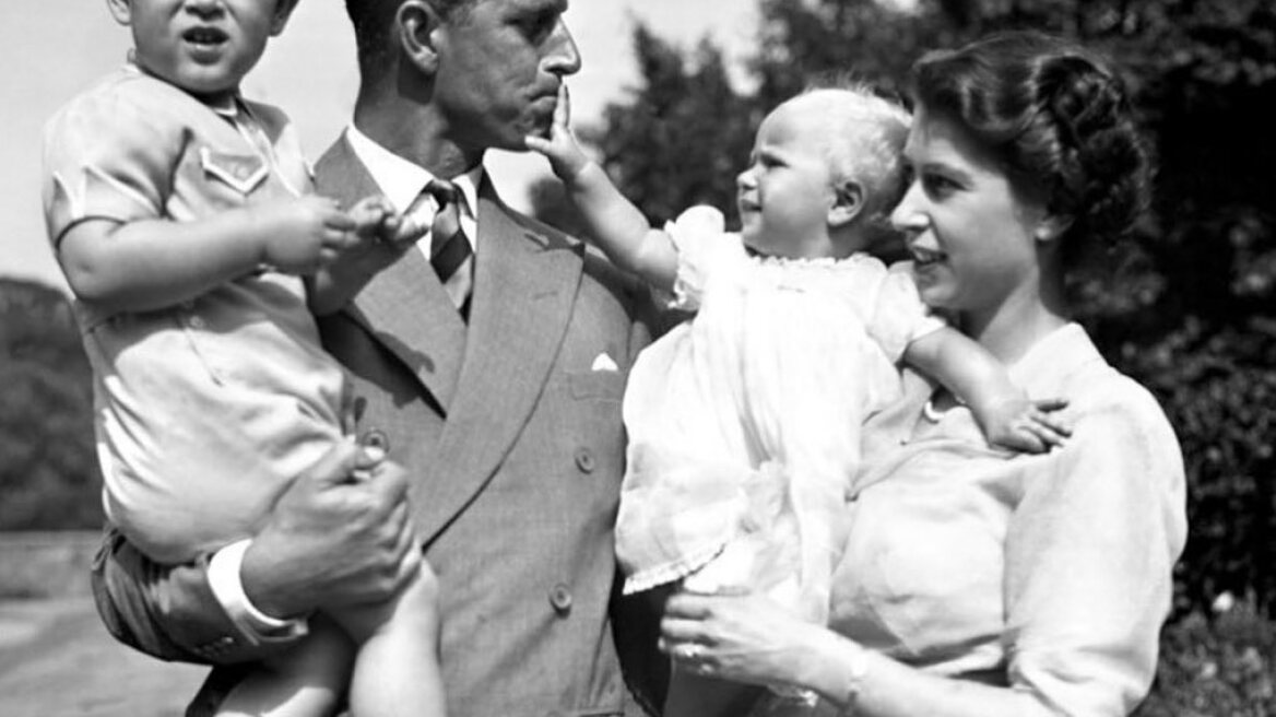 Βασίλισσα Ελισάβετ – Πρίγκιπας Φίλιππος: Να πώς γιόρτασαν την 73η επέτειο γάμου τους εν μέσω πανδημίας