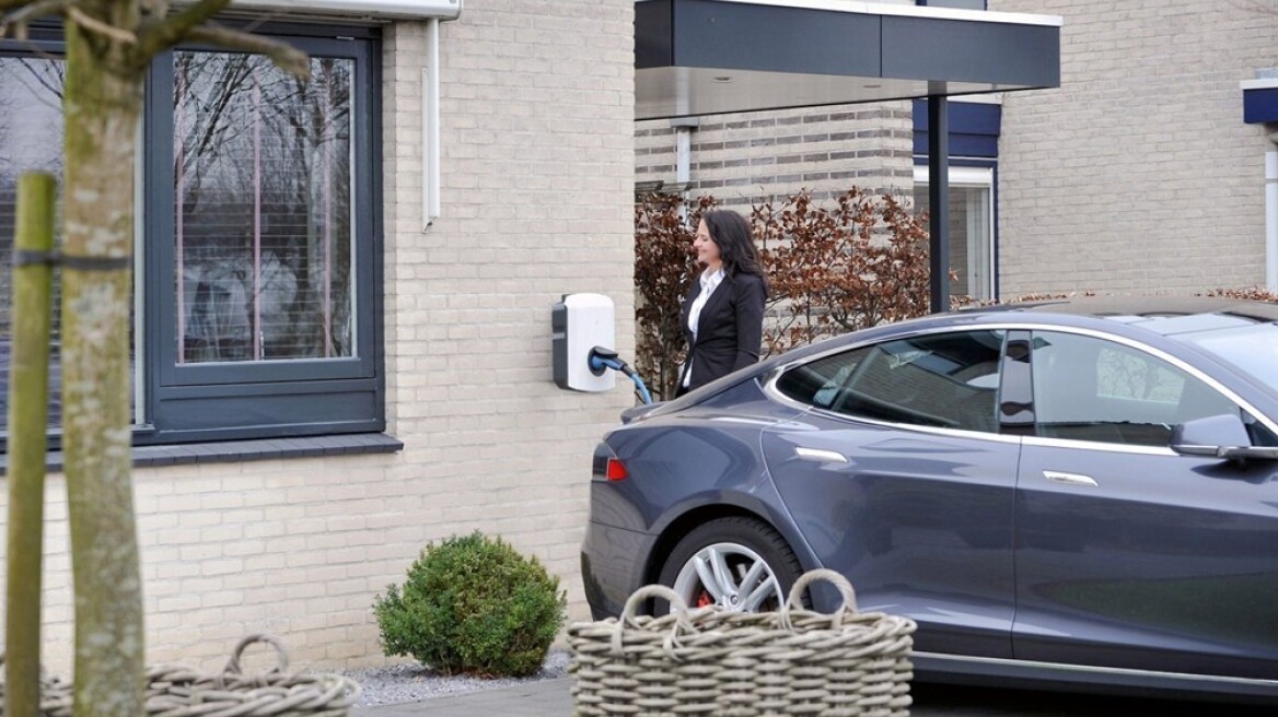Ολη η αλήθεια: Πόσο πραγματικά κοστίζει η φόρτιση ενός ηλεκτρικού αυτοκινήτου στο σπίτι;
