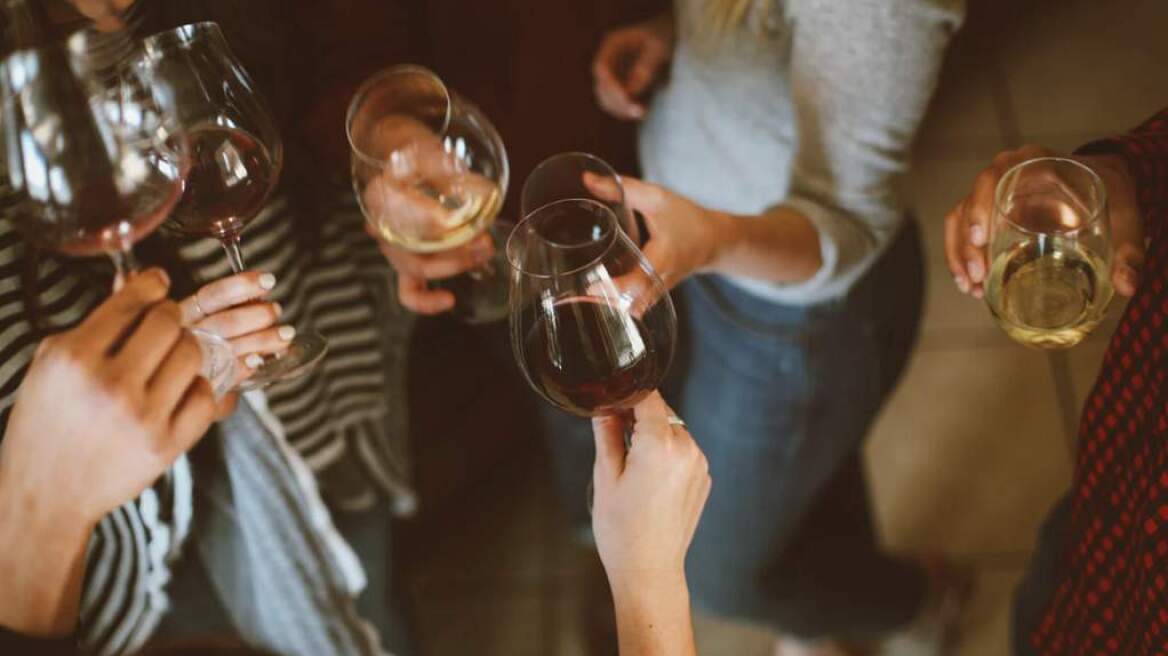 Θεσσαλονίκη: Συνελήφθη 18χρονη που έκανε πάρτι γενεθλίων εν μέσω lockdown