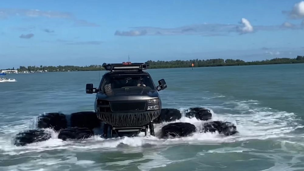 Το αμφίβιο Chevrolet Silverado 2500 