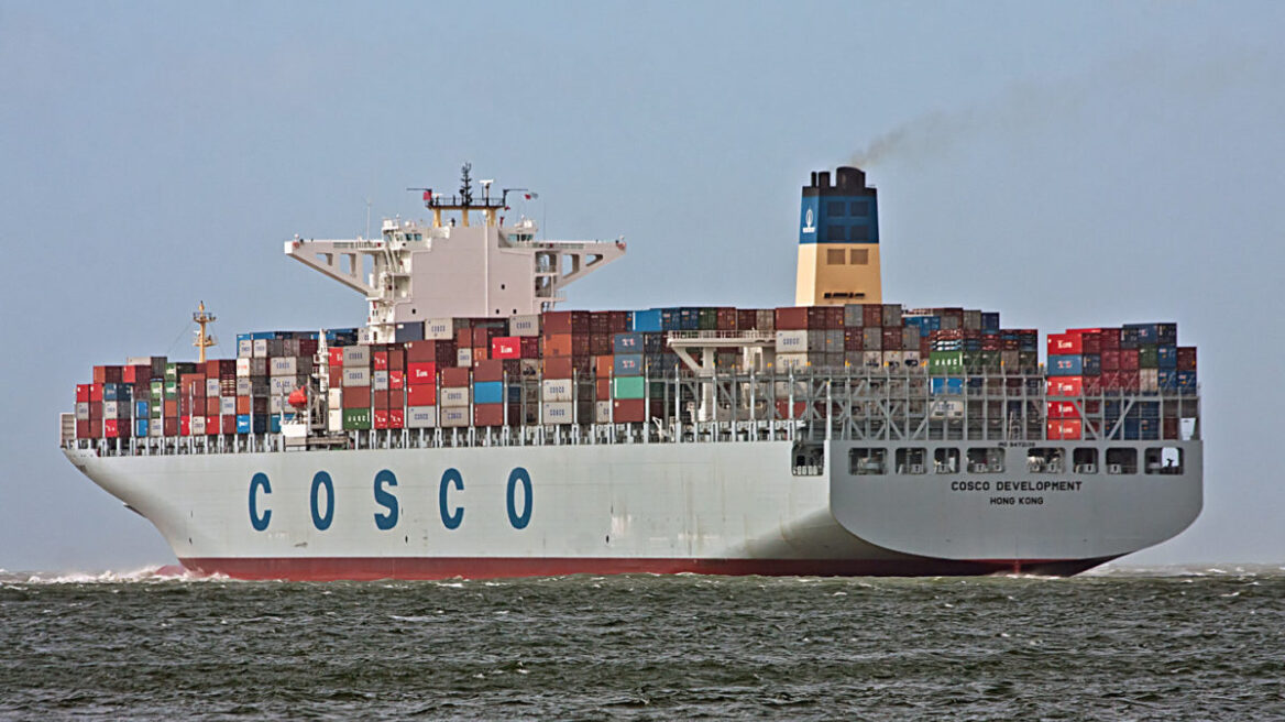 Bloomberg: Στη λίστα των ΗΠΑ με τις «κινεζικές στρατιωτικές εταιρείες» η Cosco