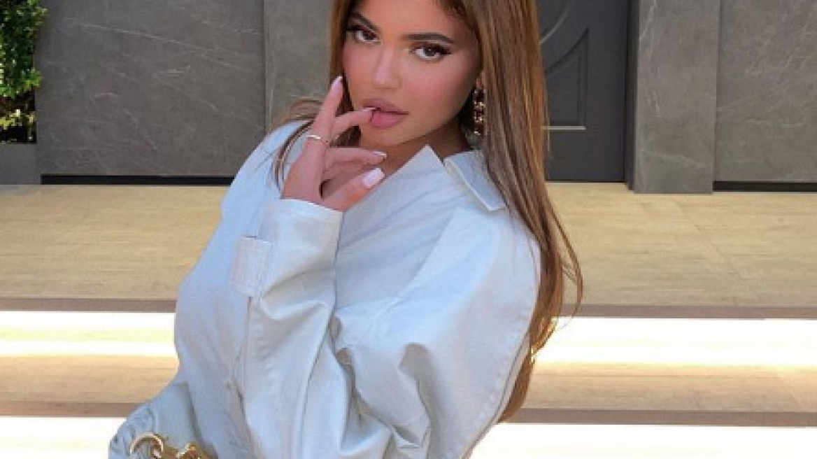 Kylie Jenner:  Πιο hot από ποτέ, με βελούδινο string μαγιό 