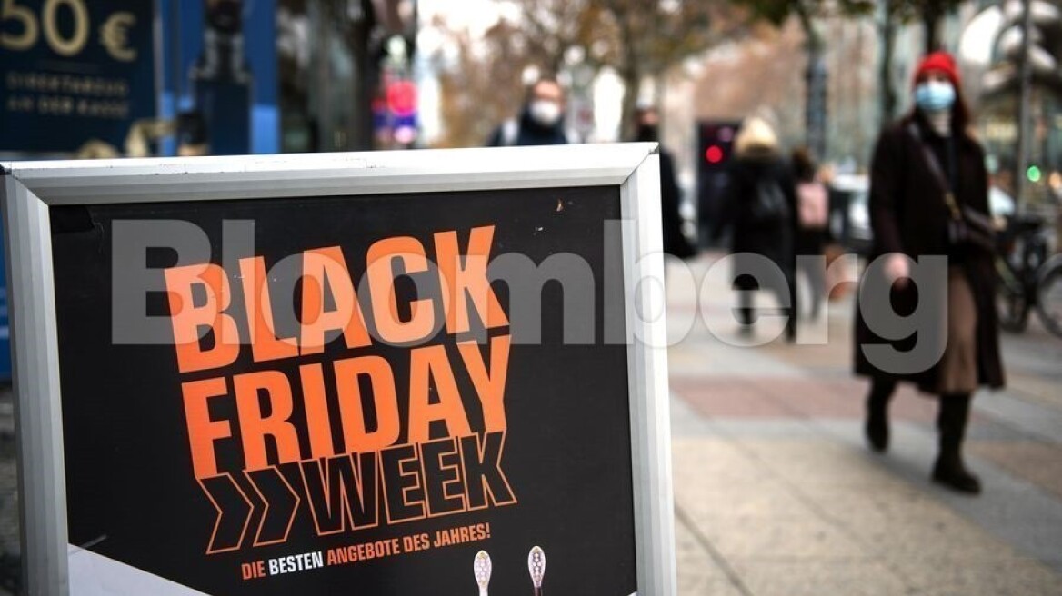 Black Friday: Αγορές από τον καναπέ για τους καταναλωτές – Οι διαφορές με τη Cyber Monday