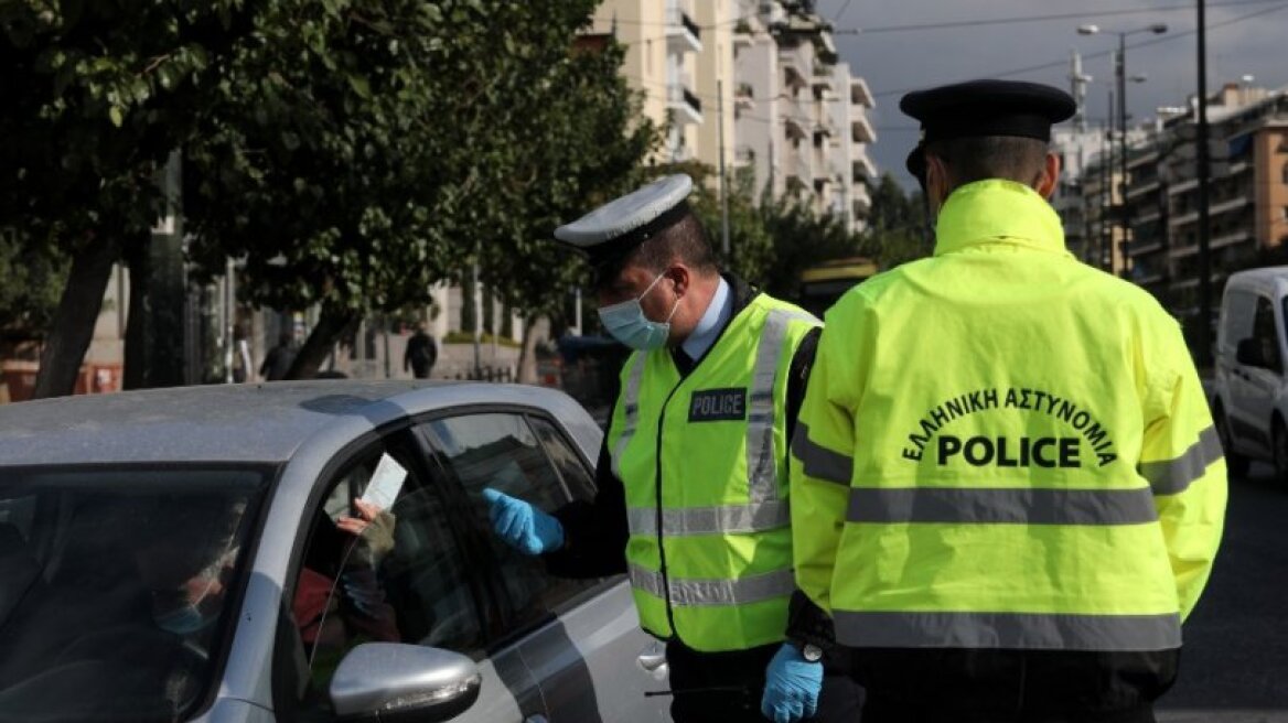 Είχε στείλει 4 για παροχή βοήθειας, αλλά της έριξαν πρόστιμο: Πήγε να μαγειρέψει στον γιο της