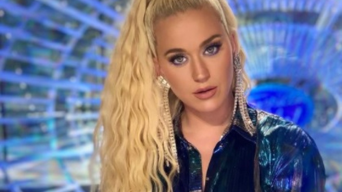 H Katy Perry ντύθηκε χριστουγεννιάτικο δέντρο και "έριξε" το Instagram