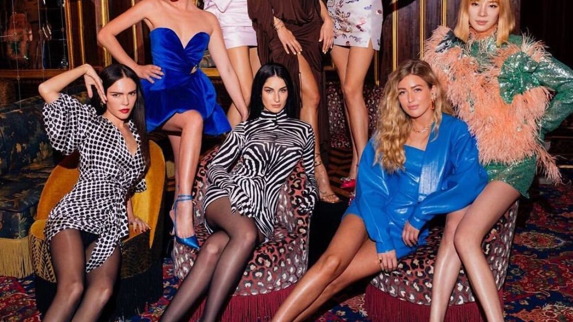 Τα πιο εντυπωσιακά φορέματα που θα σας βγάλουν ασπροπρόσωπες στις κατ’ οίκον γιορτές