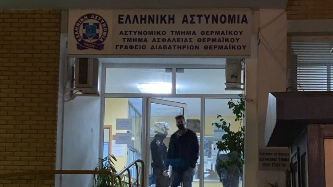 Θεσσαλονίκη: Δύο συλλήψεις για την επίθεση στο ΑΤ Θερμαϊκού