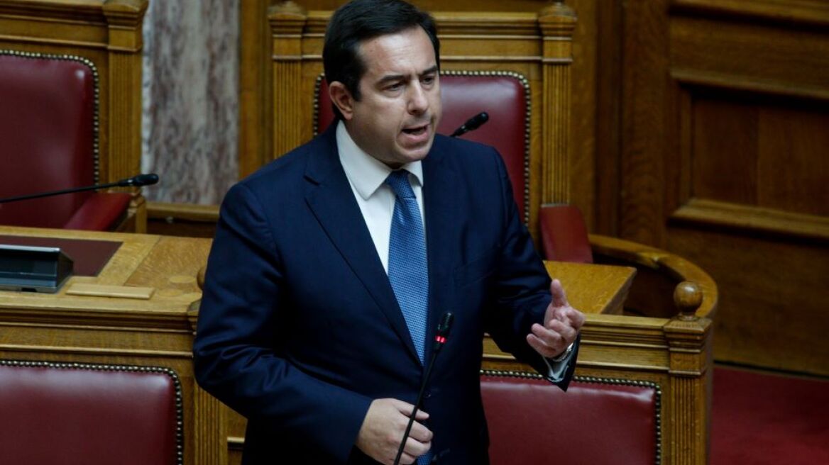 Μηταράκης: Διατηρείται η ουσιαστική μείωση των ροών στα νησιά - Μείον 94% τον Ιανουάριο