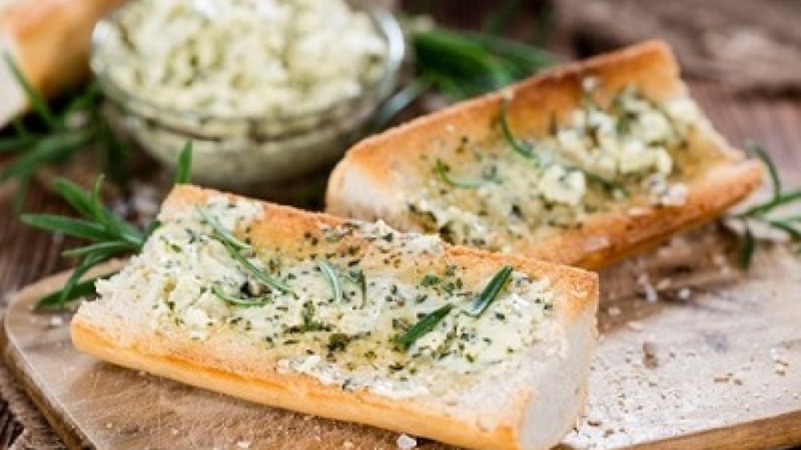 Αυτές τις γιορτές κάνουμε το βούτυρο κλαριφιέ ή νουαζέτ και το αρωματίζουμε ποικιλοτρόπως