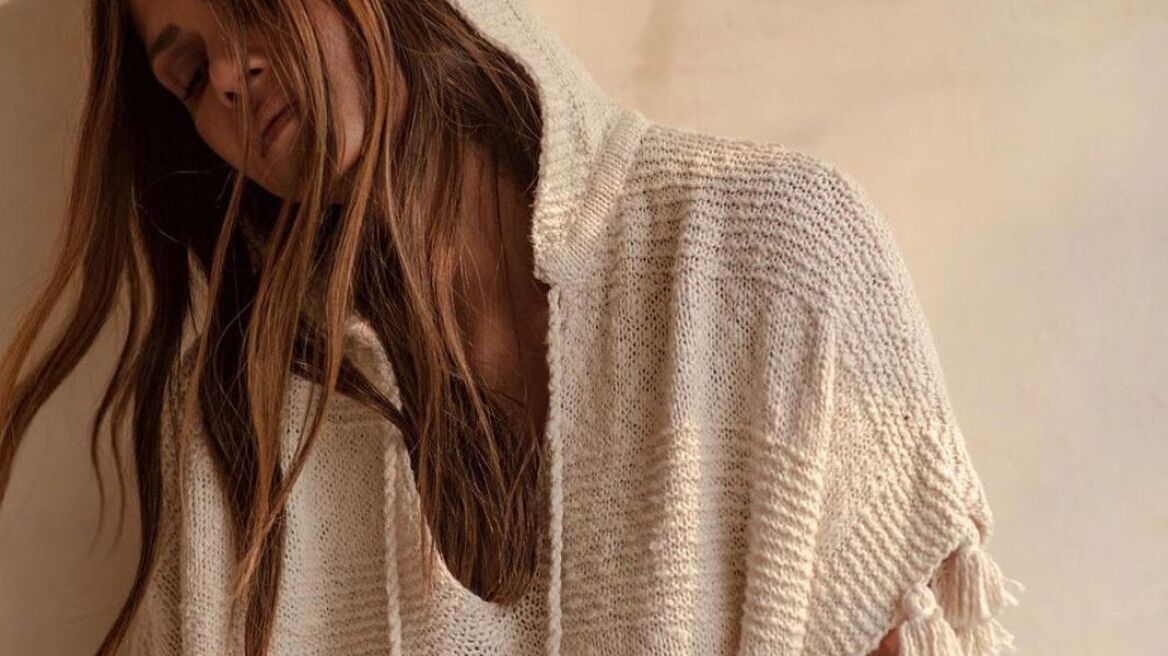 Η Halle Berry πιο σέξι από ποτέ στα 54 της -  Ποζάρει στο Instagram φορώντας μόνο ένα t-shirt 