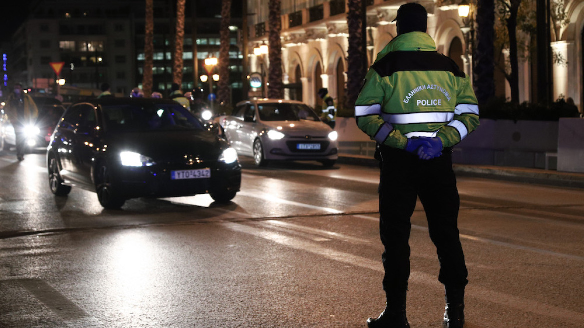 Lockdown: Πειθαρχημένοι στα διόδια, "ατίθασοι" στις πόλεις