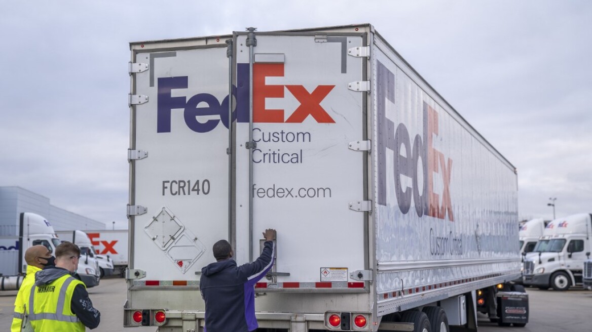 ΗΠΑ: Σε εξέλιξη η επιχείρηση της μεταφοράς των εμβολίων κατά του κορωνοϊού