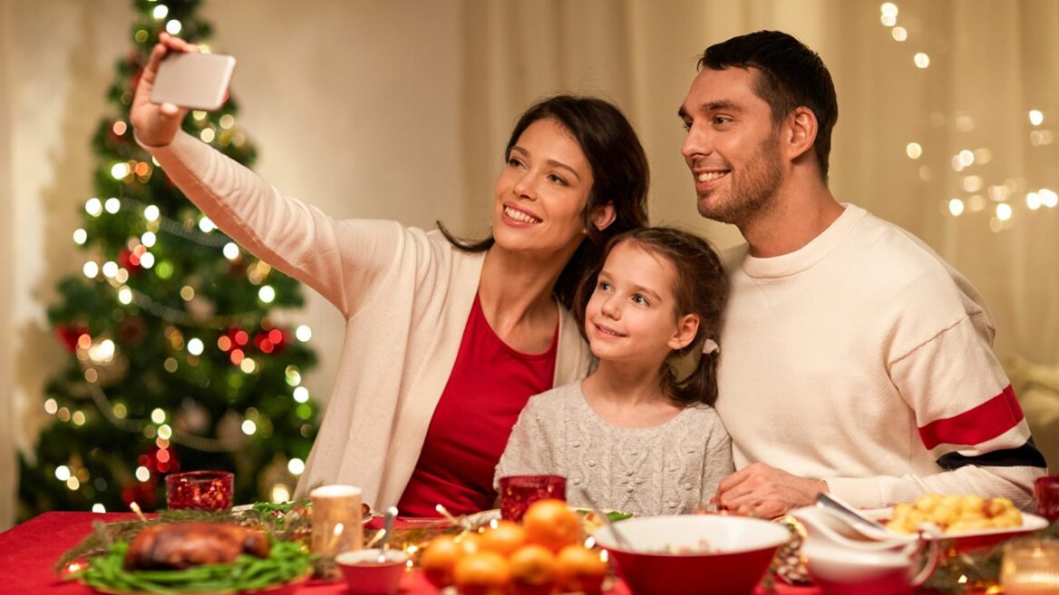 Κορωνοϊός: Έτσι θα μείνετε ασφαλείς αυτά τα Χριστούγεννα