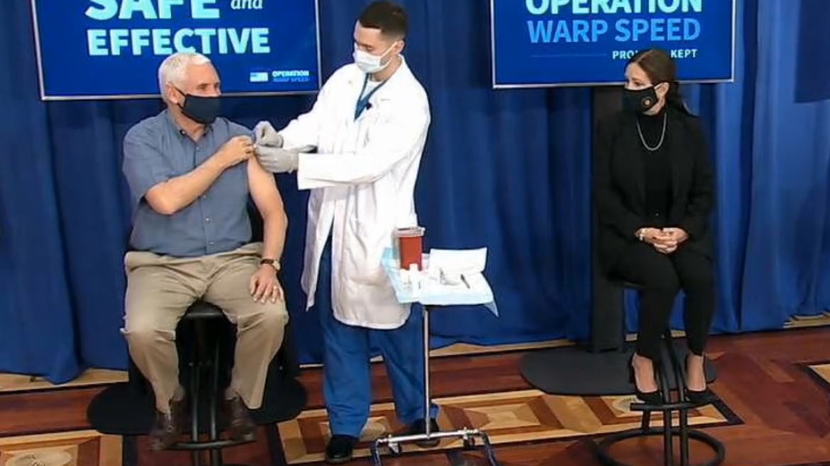 Κορωνοϊός - ΗΠΑ: Εμβολιάστηκε σε live μετάδοση ο Μάικ Πενς