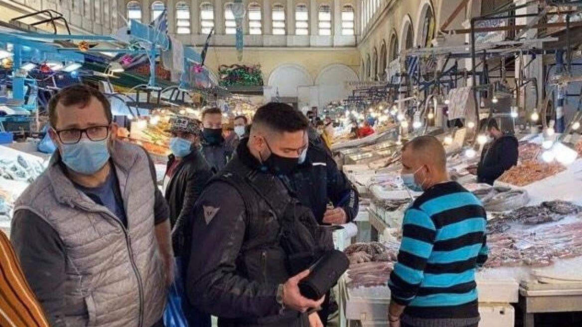 Βαρβάκειος αγορά: «Βροχή» τα πρόστιμα από αιφνιδιαστικούς ελέγχους της αστυνομίας 