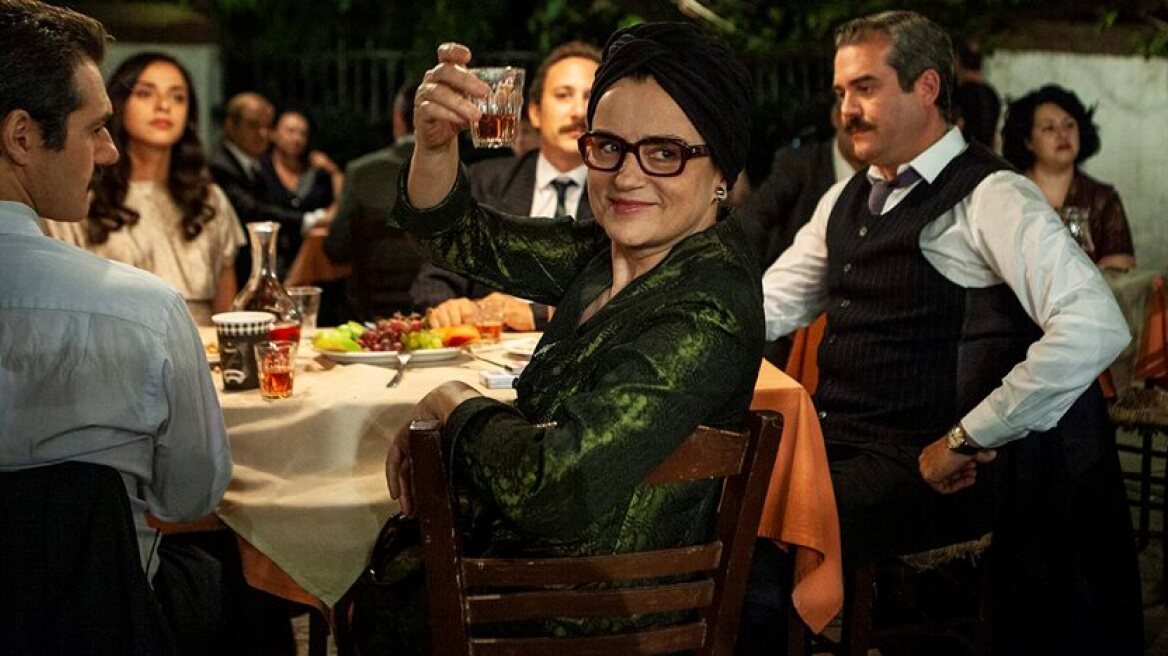 «Αφήστε τα σκουπίδια Big Brother και Bachelor και δείτε αυτή την ταινιάρα»: Το Twitter παραμιλά για την «Ευτυχία»