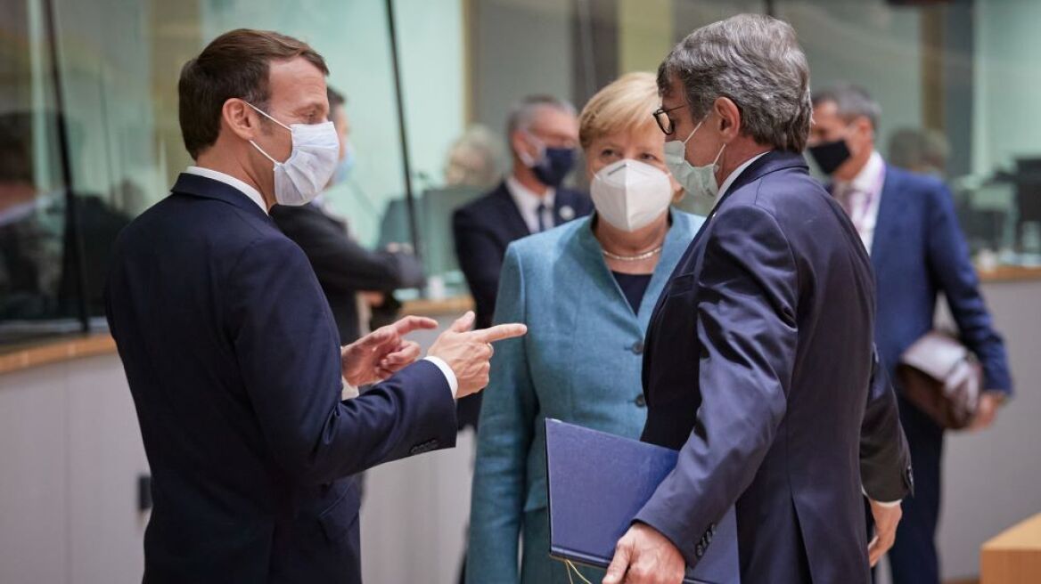 Κορωνοϊός: Μέρκελ και Μακρόν θέλουν «συντονισμένη προσέγγιση» για τους ταξιδιώτες εκτός ΕΕ 
