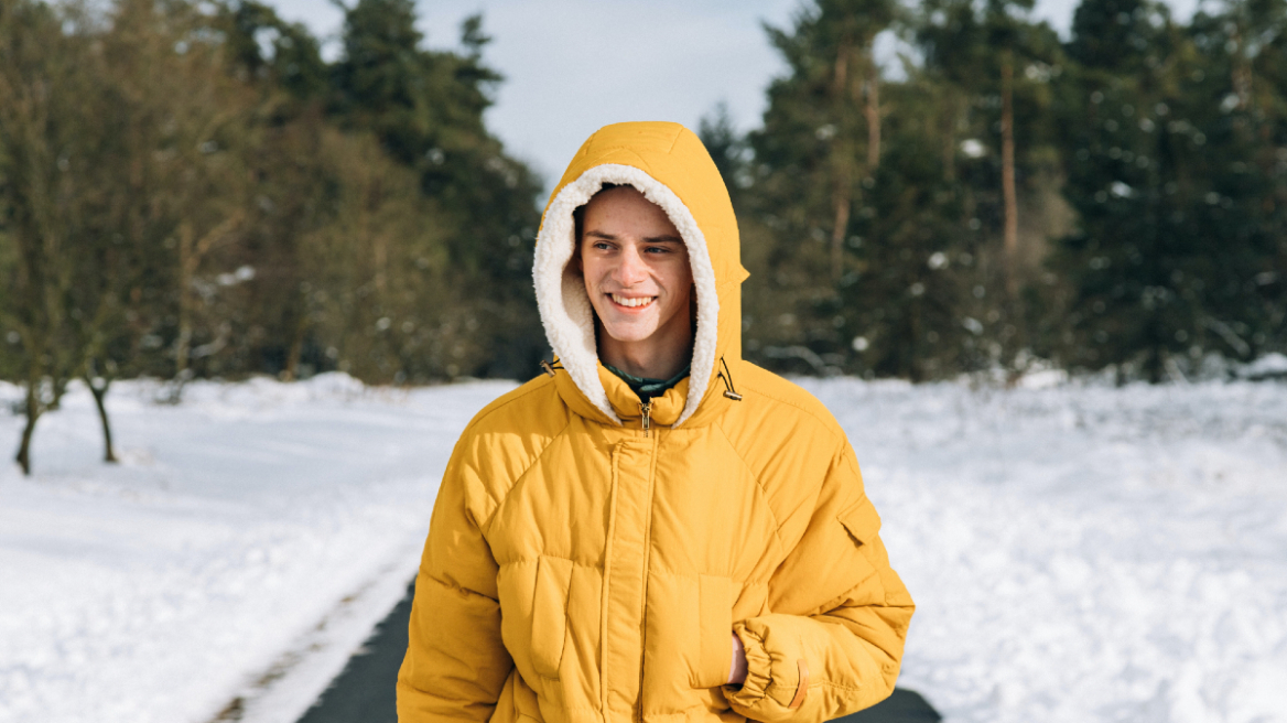 Είναι αλήθεια ότι αν βγούμε στο κρύο θα κρυολογήσουμε; Οι ειδικοί εξηγούν