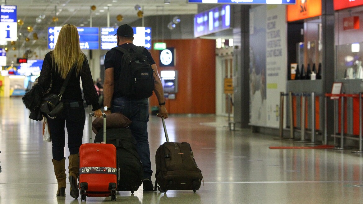 Κορωνοϊός - The Sun: Με fast-track διαδικασία θα μπαίνουν οι εμβολιασμένοι Βρετανοί στην Ελλάδα 