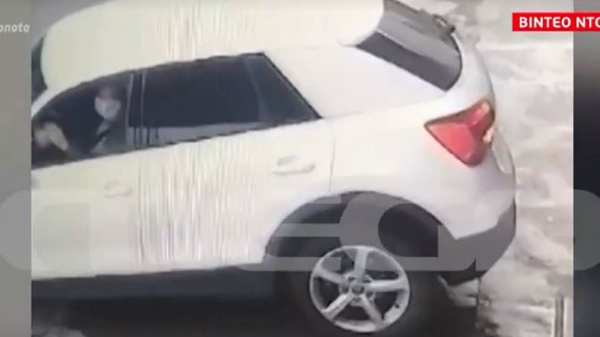 Βίντεο: Καρέ καρέ η προκλητική συμπεριφορά βουλευτή απέναντι σε αστυνομικούς