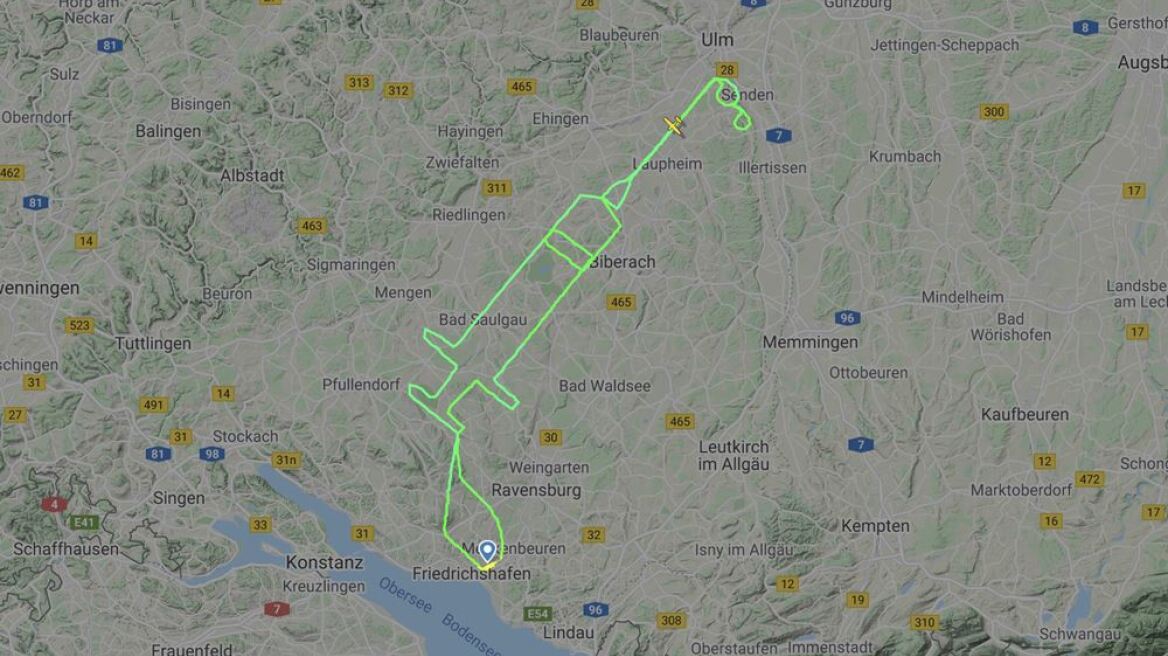 Γερμανία: Πιλότος «ζωγράφισε» μια τεράστια σύριγγα στον ουρανό της Βαυαρίας