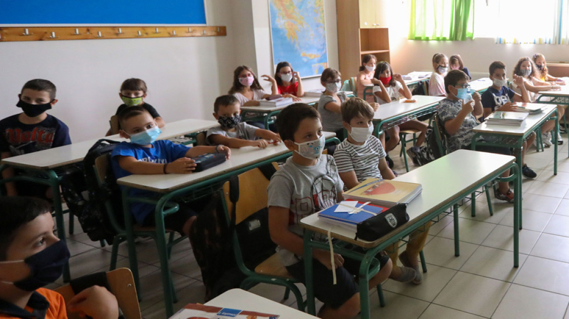 Σχολεία: Πότε θα ανοίξουν - Διχασμένα τα μέλη της επιτροπής