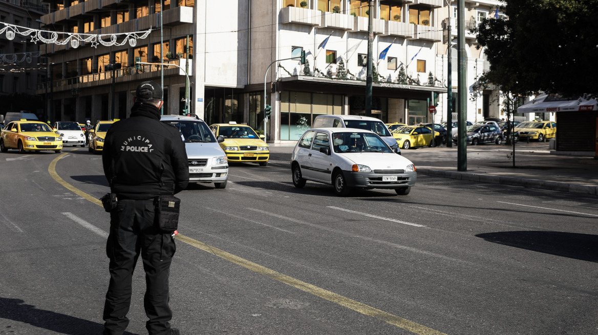 Κίνηση στους δρόμους: Μποτιλιάρισμα τώρα σε Κηφισίας, Βασιλίσσης Σοφίας