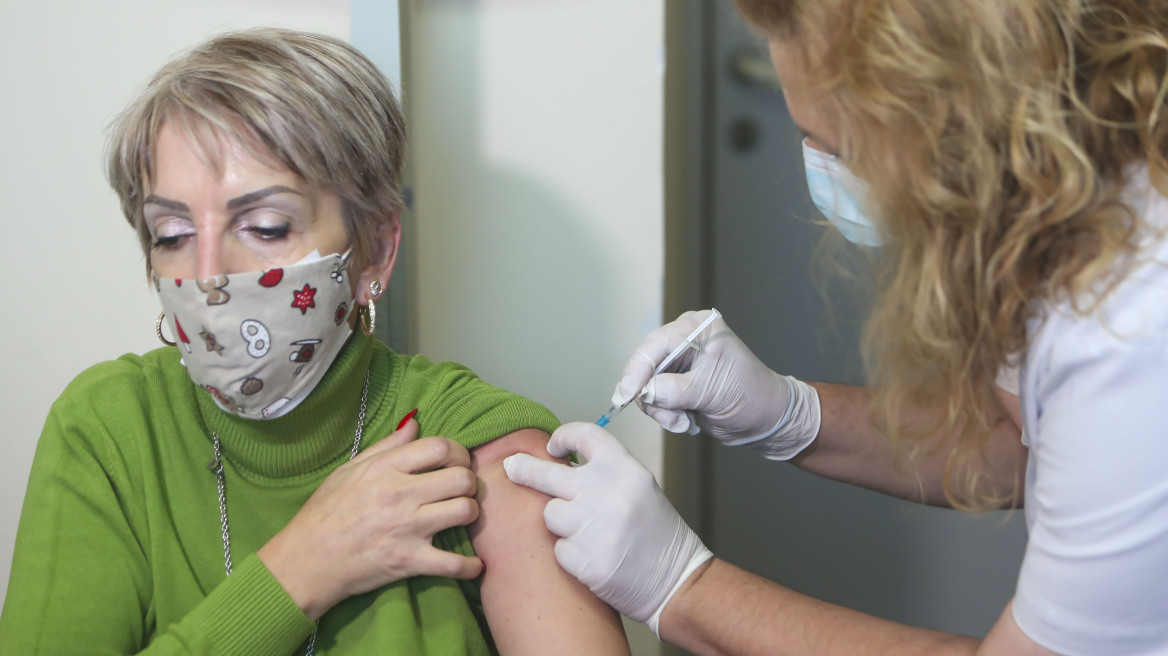 Υπουργείο Υγείας: Κανονικά οι εμβολιασμοί των υγειονομικών - Καμία αναβολή ή ματαίωση