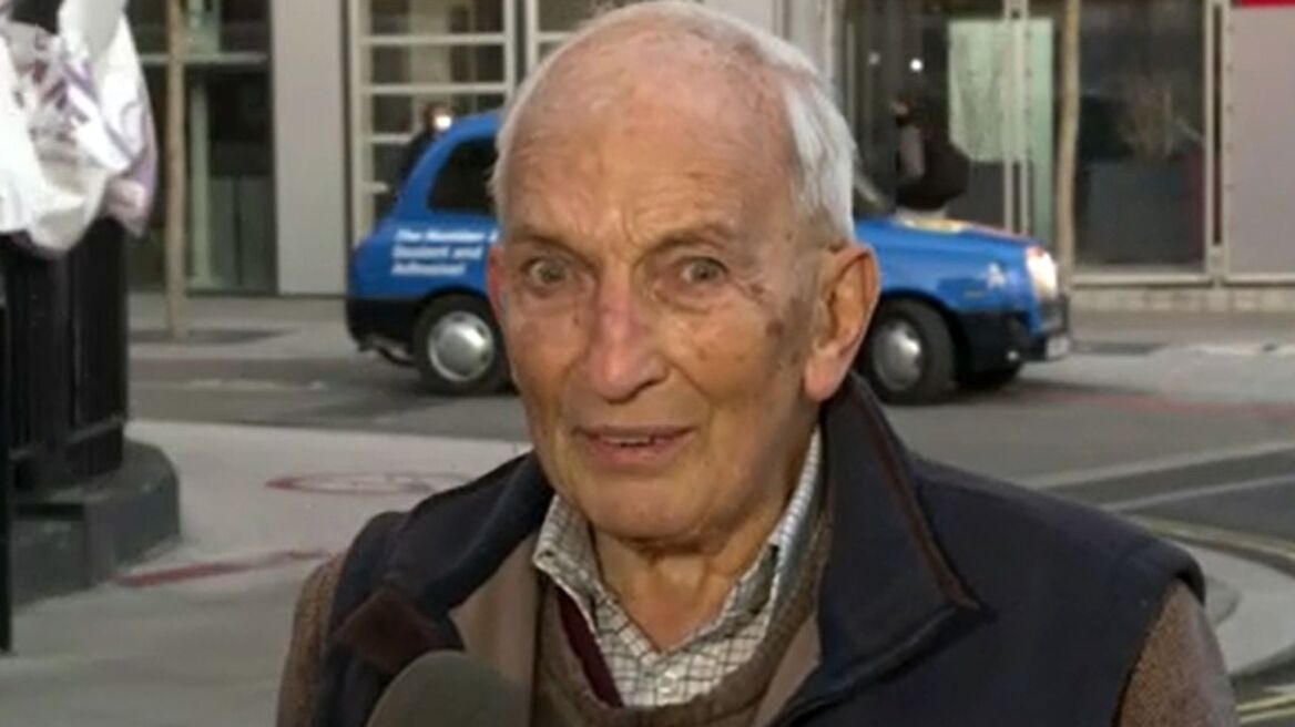 Βρετανία: 91χρονος έλαβε τη δεύτερη δόση του εμβολίου