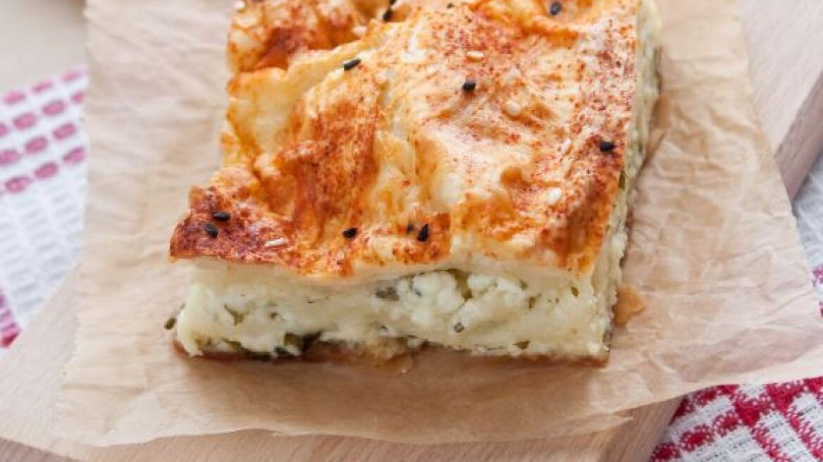 Τυρόπιτα σφολιάτας με φέτα, ανθότυρο και δυόσμο